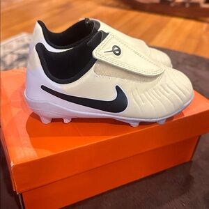 Nike Youth Soccer Cleats in Cream and Black